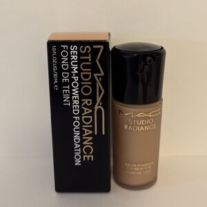 MAC Studio Radiance Serum Powered Foundation - NC38